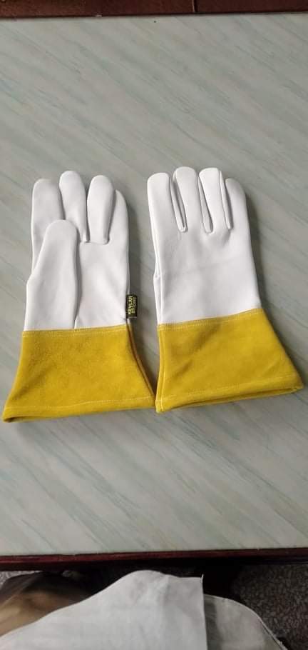 GLOVES 715